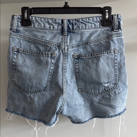 ✨Host pick ✨Fantastic Distressed Denim Shorts - Picture 4 of 10